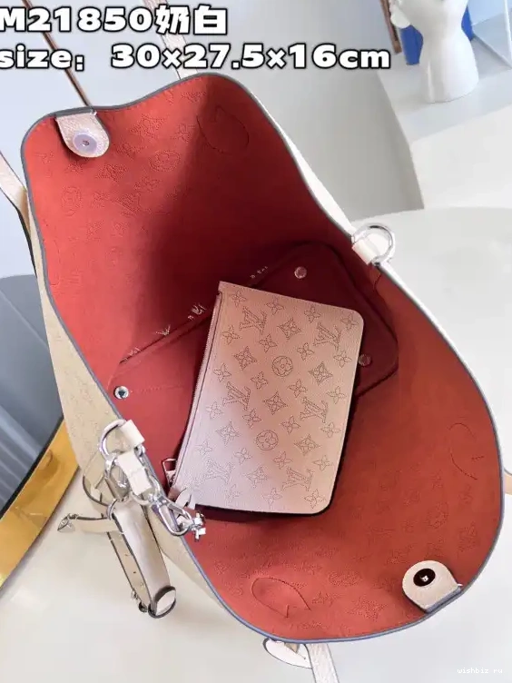 WIS VUITTON MM BLOSSOM LOUIS 0501